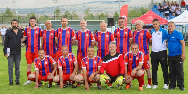 Veteranlar Niğde'de Futbol Şöleni Yaşattı