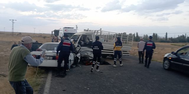 Niğde'de Kamyonet ile Otomobil Çarpıştı, 1 Ölü 2 Yaralı