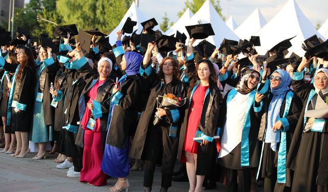Niğde Ömer Halisdemir Üniversitesi 2022-2023 Mezuniyet Töreni Gerçekleştirildi