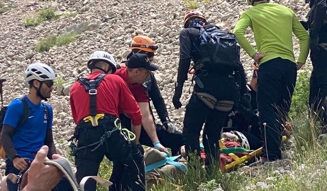 Demirkazık dağına tırmanış esnasında düşen dağcı kurtarıldı