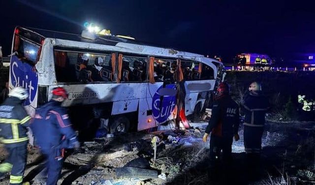 Ankara - Niğde Otoyolunda Otobüs Devrildi: 2 Ölü, 34 Yaralı