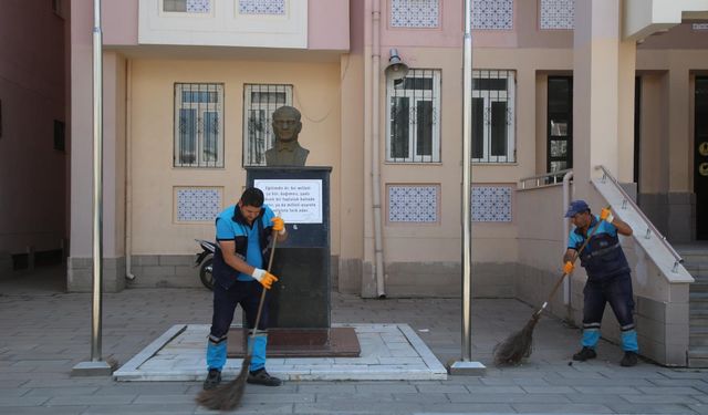 Niğde Belediyesi okul bahçelerini temizliyor