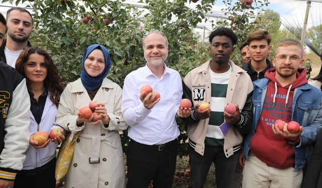 Üreten Üniversiteden Sofralara: 200 Tonluk Elma Hasadı