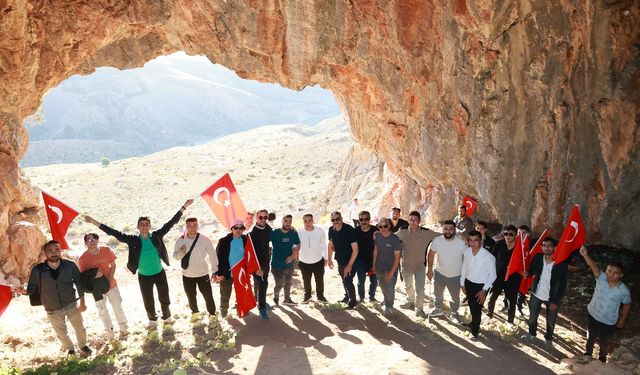 Milletvekili Uzkurt, Gençlerle Aladağlar’da Kamp Yaptı