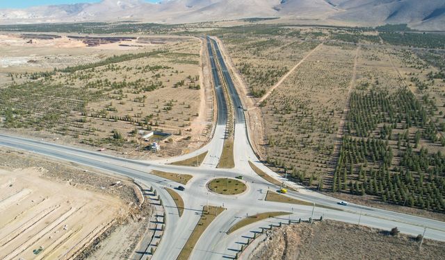 Yeni bağlantılarla daha işlevsel hale gelen Devlet Bahçeli bulvarı yenilendi