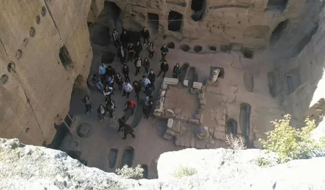 Gümüşler Manastırı Bayramda Ziyaretçi Akınına Uğradı