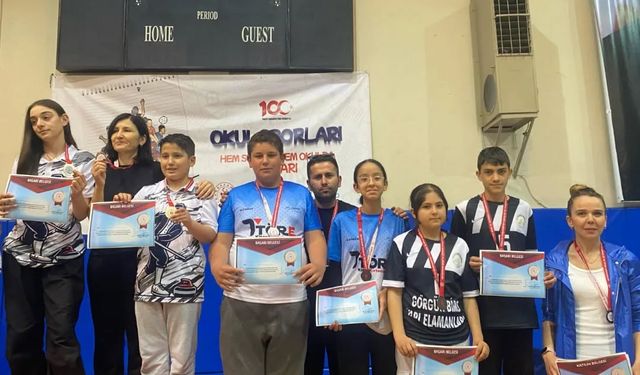 Bor Kızılca Atatürk Ortaokulu’ndan Floor Curling’de Gururlandıran Başarı!