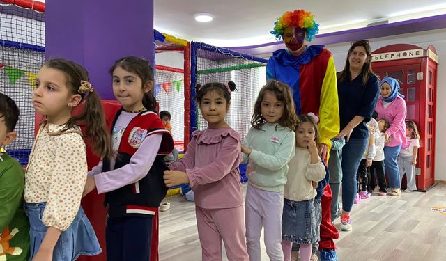 Bor Ömer Halisdemir Gençlik Merkezi gönüllülerinden miniklere sürpriz