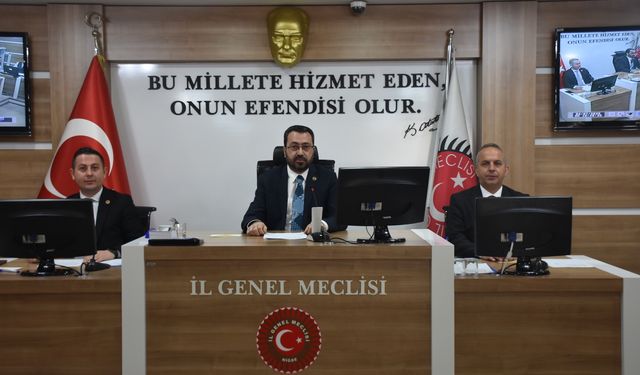 Niğde İl Genel Meclisi'nde Buzlar Erimeye Başladı