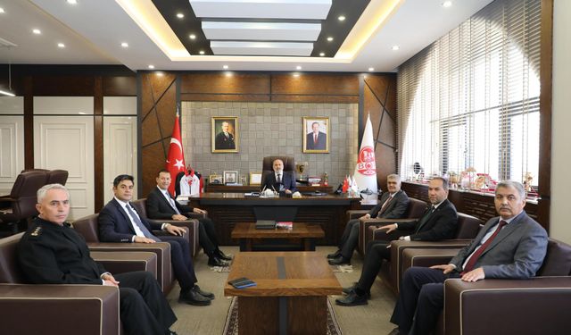 Bakan Yardımcısı Sağlam Bor'da Hayvan Barınağını Gezdi