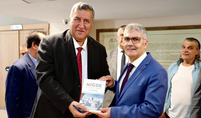 Gürer'in 'Niğde Siyaset Tarihi' kitabı okurlarıyla buluştu