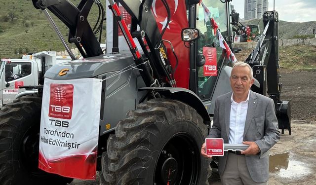 Türkiye Belediyeler Birliği Niğde'nin 4 Belde Belediyesine Kepçe Hibe Etti