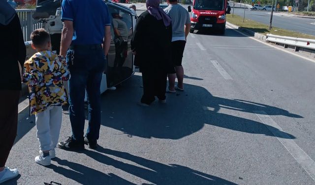 Otomobil Bariyere Çarparak Devrildi: 1 Yaralı