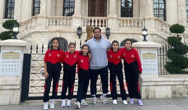 Niğdeli Güreşçi Kızlar Türkiye Finallerinde