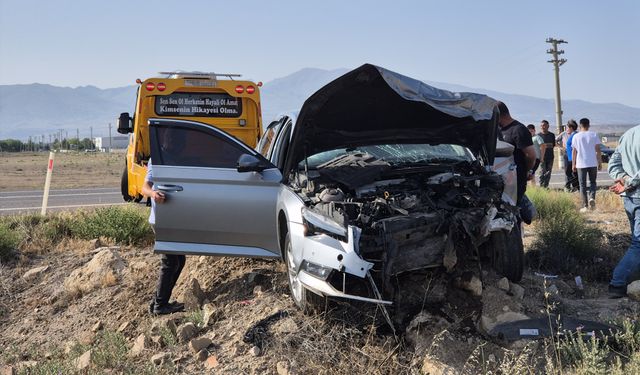 Niğde'de 2 otomobil çarpıştı; 1 ölü, 1 yaralı