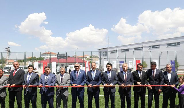 Altunhisar’a Sentetik Çim Futbol Sahası Açıldı