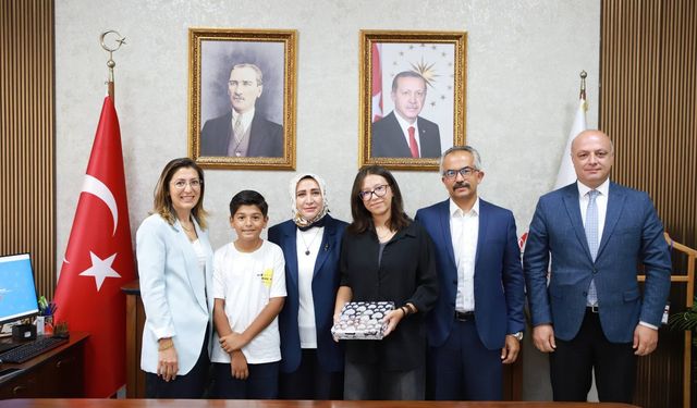 LGS Birincilerinden Milli Eğitim Müdürü Özbek’e Ziyaret
