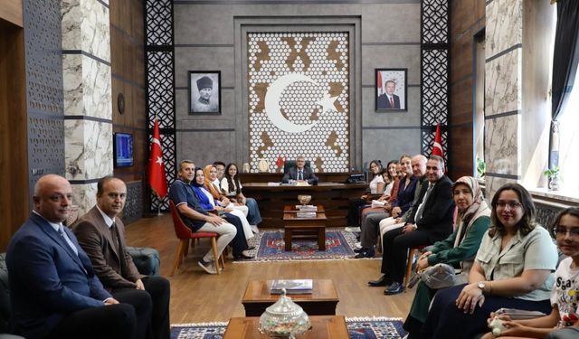 LGS Türkiye Birincilerini Vali Cahit Çelik Ödüllendirdi