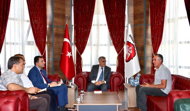 Vali Cahit Çelik, Halk Günü’nde Vatandaşları Dinledi