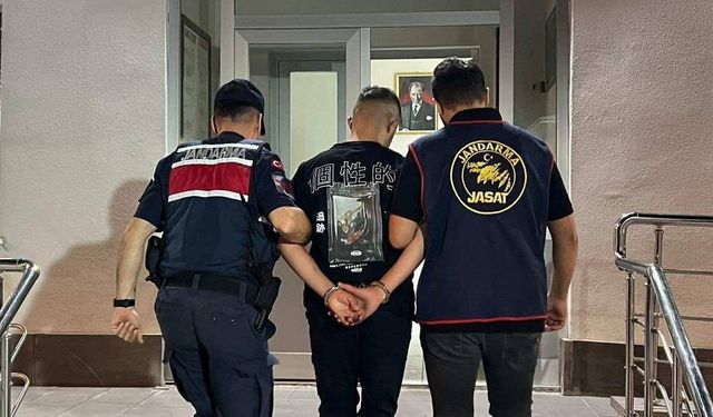 Niğde JASAT 24 Ayrı Suçtan Aranah Şahsı Bor'da  Yakaladı