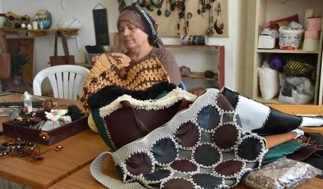 Atık Kağıtlar Kadınların Elinde Sanata Dönüşüyor