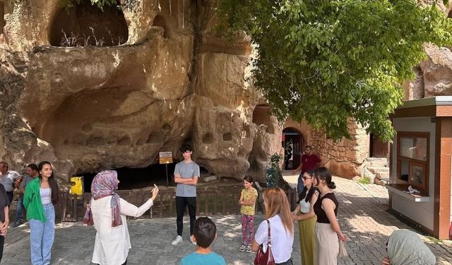 Gümüşler Manastırı Gezisiyle Tarihe Yolculuk