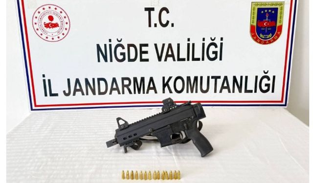 Niğde’de ruhsatsız makineli tabanca ele geçirildi