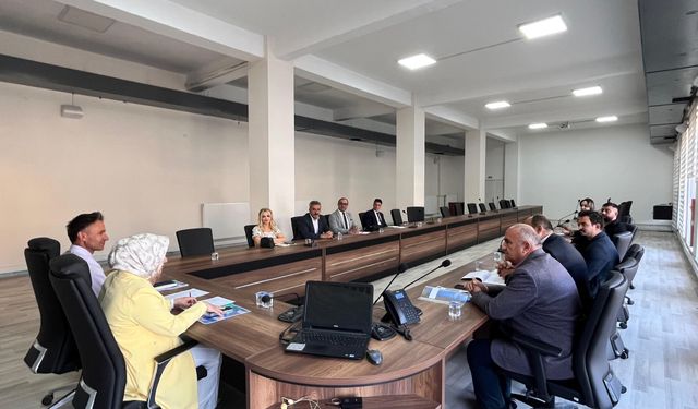 Türkiye Yüzyılı Maarif Modeli Kapsamında Ortaokul Müdürleriyle Toplantı Yapıldı