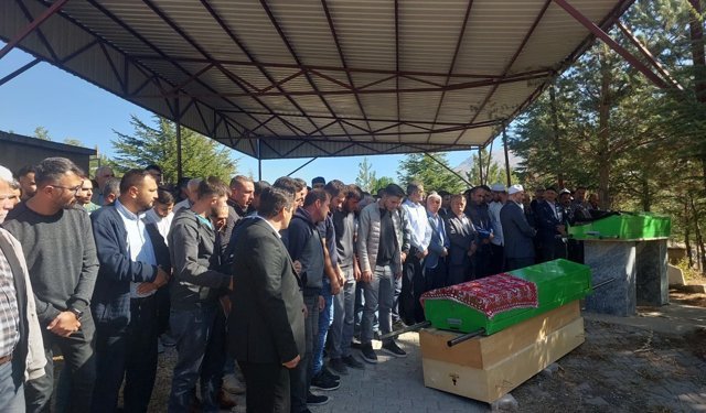 Çamardı’da Anne ve Kızı Yan Yana Toprağa Verildi