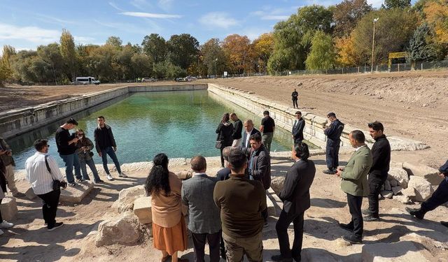 Vali Çelik, Bahçeli’deki Roma Havuzu’nda İncelemelerde Bulundu