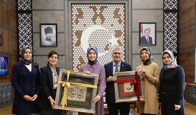 Vali Çelik, Tezhip Kursiyerlerini Makamında Kabul Etti