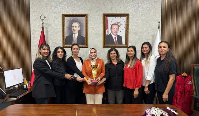 İl Müdürü Özbek, Şampiyon Kadın Voleybol Takımını Ağırladı