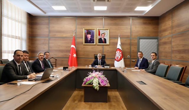Bor OSB Yönetim Kurulu Toplantısı Vali Cahit Çelik Başkanlığında Gerçekleştirildi