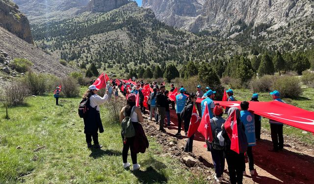 Cumhuriyetin 102. Yılı, 102 Dağcıyla Emler Zirvesi’nde Kutlanacak