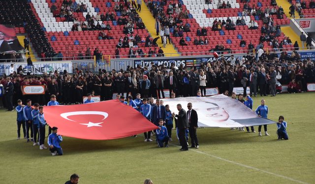 Cumhuriyetin 102’inci yılı Niğde’de  coşkuyla kutlandı