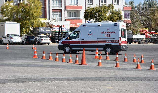 Niğde’de Ambulans Sürücülerine Adrenalin Dolu Eğitim