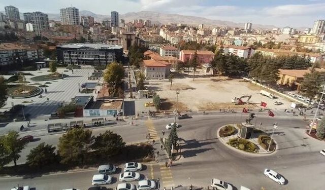 Niğde’ye Yeni Tören Meydanı ve Üç Katlı Otopark Projesi
