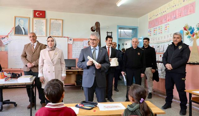 Vali Çelik Uluağaç Köyü’nde İncelemelerde Bulundu