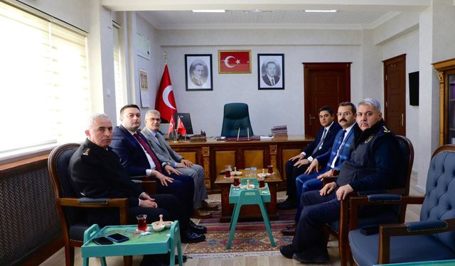 Vali Çelik’ten Altunhisar Kaymakamı’na Taziye Ziyareti