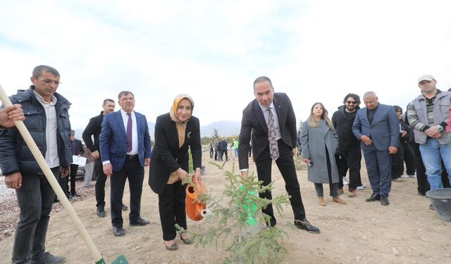 Öğretmenler Günü’nde, Öğretmenler İçin Fidan Dikildi