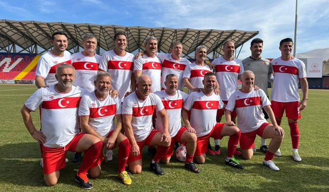 Türk Futbolunun Efsane İsimleri Niğde'de Sahaya Çıktı