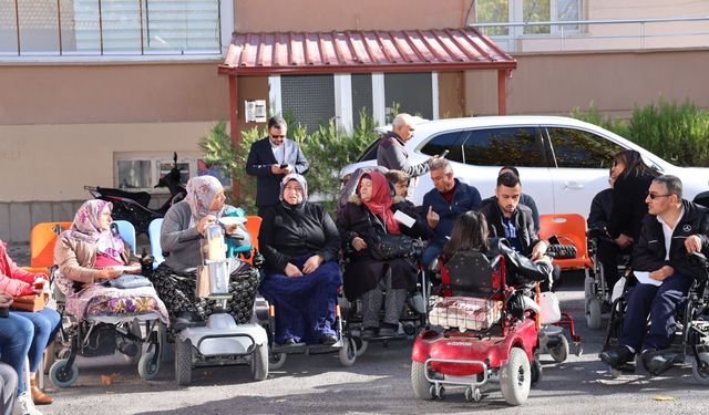 Öğrencilerden 9 Tekerlekli Sandalye Bağışı