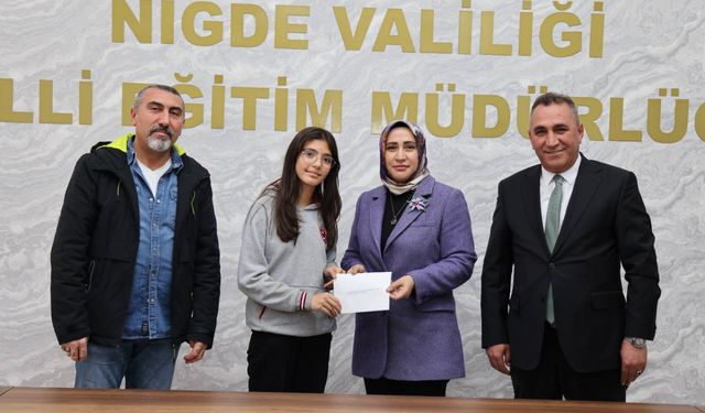 Öğretmenler Günü Yarışmalarında Dereceye Girenlere Ödül