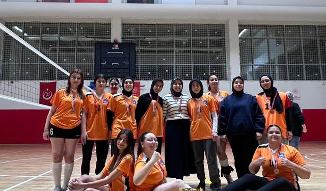 YurtLig Voleybol Kızlar Turnuvası Niğde’de Sona Erdi