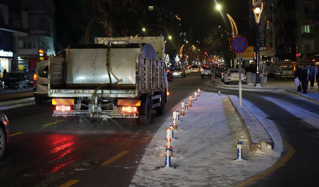 Niğde Belediyesi Karla Mücadelede Kesintisiz Mesai Yaptı
