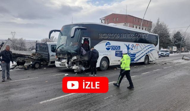 Bor'da Yolcu Otobüsü ile Kamyonet Çarpıştı