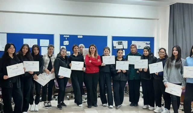 Geleceğin Bilişimcilerine İş Kulübü Eğitimi