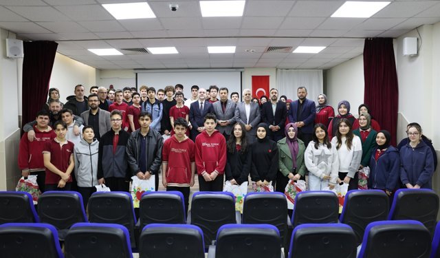 200 öğrencinin katılımıyla İslam İlmihal Yarışması Düzenleniyor