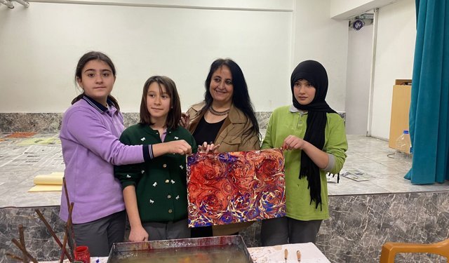 Ebru Sanatçısı Meral Bıyık, Öğrencilerle Sanatı Buluşturdu