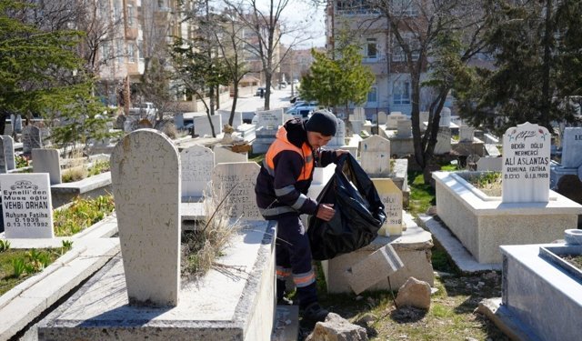 Belediyeden Kabir Ziyaretleri İçin Hummalı Çalışma